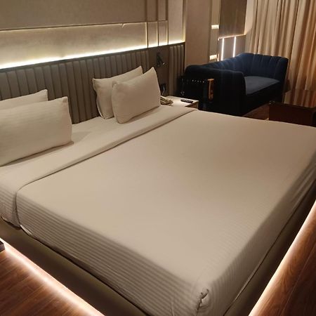 The Galgotias Hotel Gurugram Gurgáon Kültér fotó